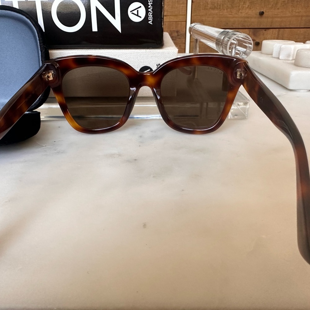 Gucci Women's Brown Square Tiger Sunglasses - Picture 8 of 9